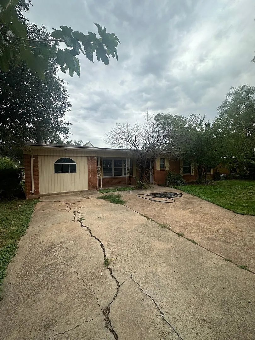 401 S Jefferson Drive — Photo 1