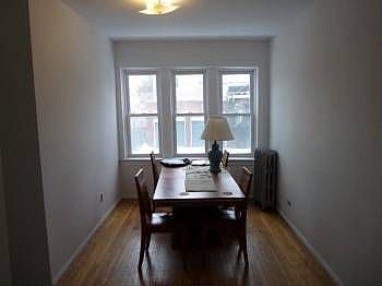 2nd image of 2639 W Ainslie St APT 1D