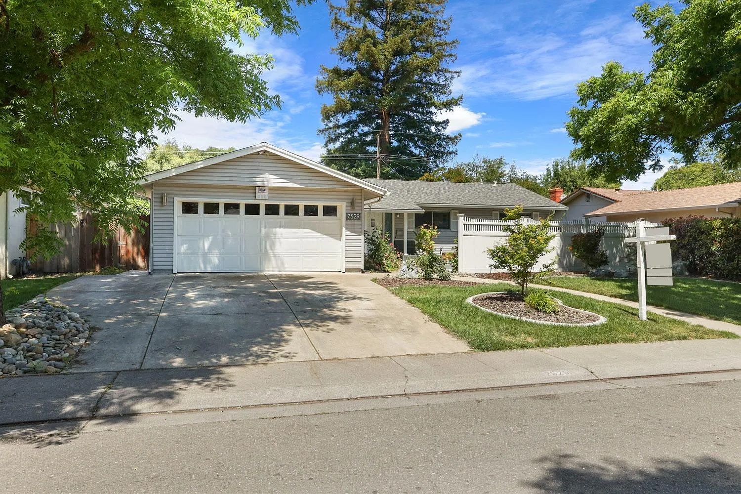 7529 Oakcreek Dr photo 1