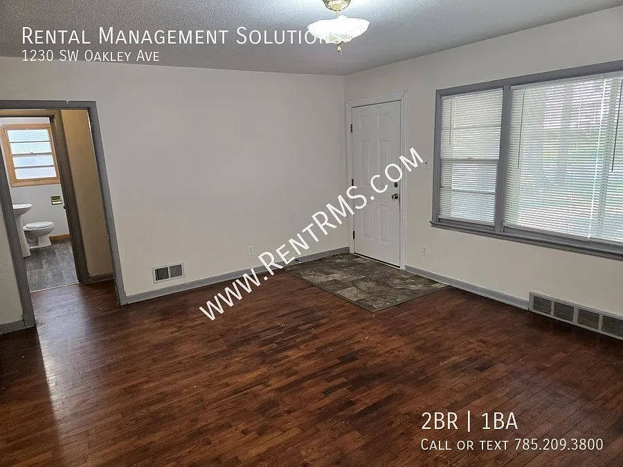 1230 Sw Oakley Ave- 2 Bed/1 Bath — Photo 3