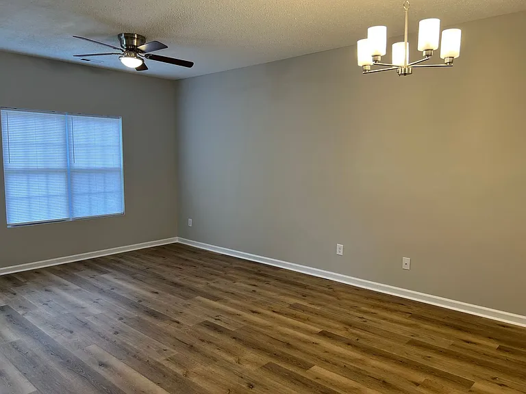 116 Baberton Dr — Photo 3
