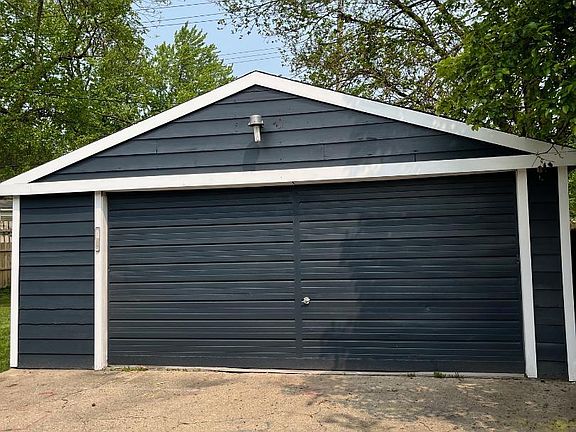 2nd image of 704 Ferris St