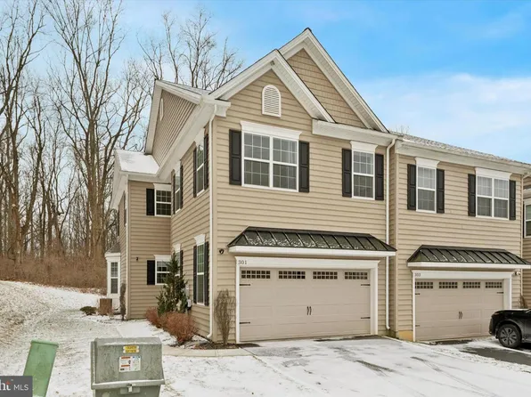 301 Kemper Dr #25, Honey Brook, PA 19344