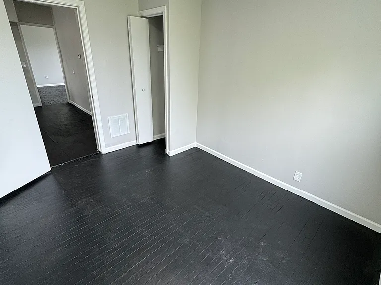 3860 E 72nd St #3 — Photo 9