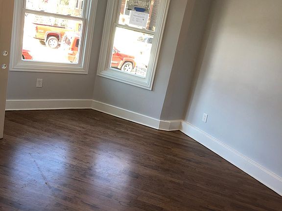 4th image of 3329 W Cuyler Ave #1