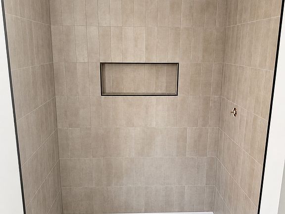 5th image of 47 Jerad Dr