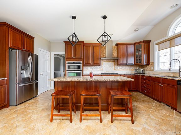 5th image of 78 Moore Road