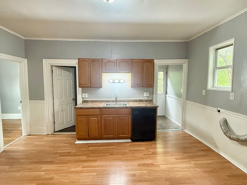 1st image of 3 Sherman Ave Floor 2