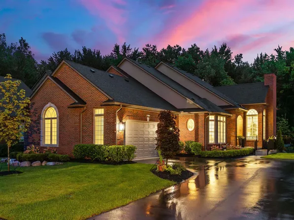 2616 Barberry Dr, Shelby Township, MI 48316