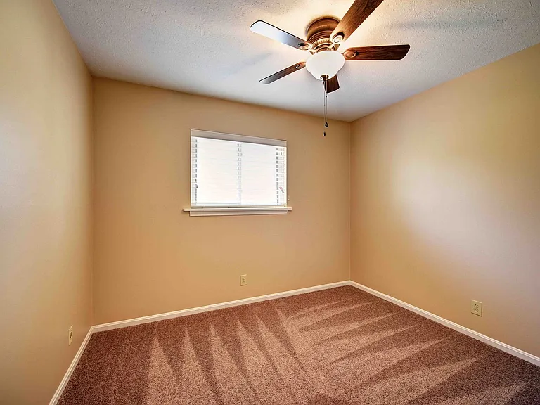 Highlands 2 bedroom apartment walking distance to Bardstown Road. — Photo 10