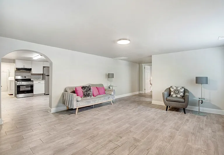 105 Pineland Cir #C — Photo 5