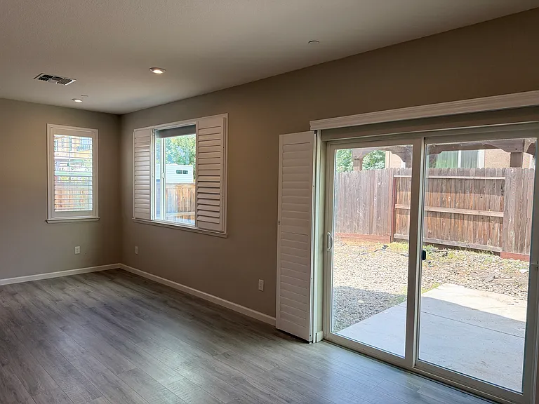 700 Apricot Cir — Photo 9