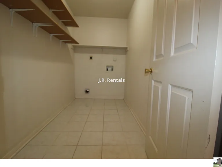 5211 James Loop — Photo 18