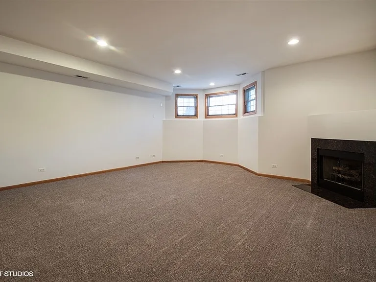 623 W Briar Pl #1 — Photo 11