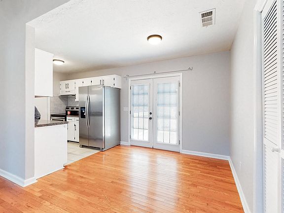 5th image of 529 Anderson Ave