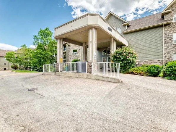 3120 W Millrise Point SW #3120, Calgary, AB T2Y 3W4