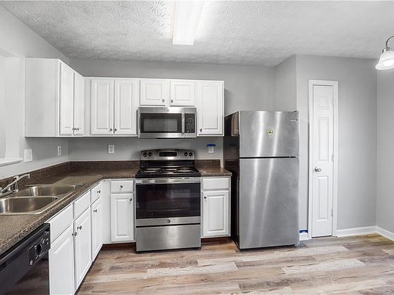 2nd image of 3882 Waldrop Ln