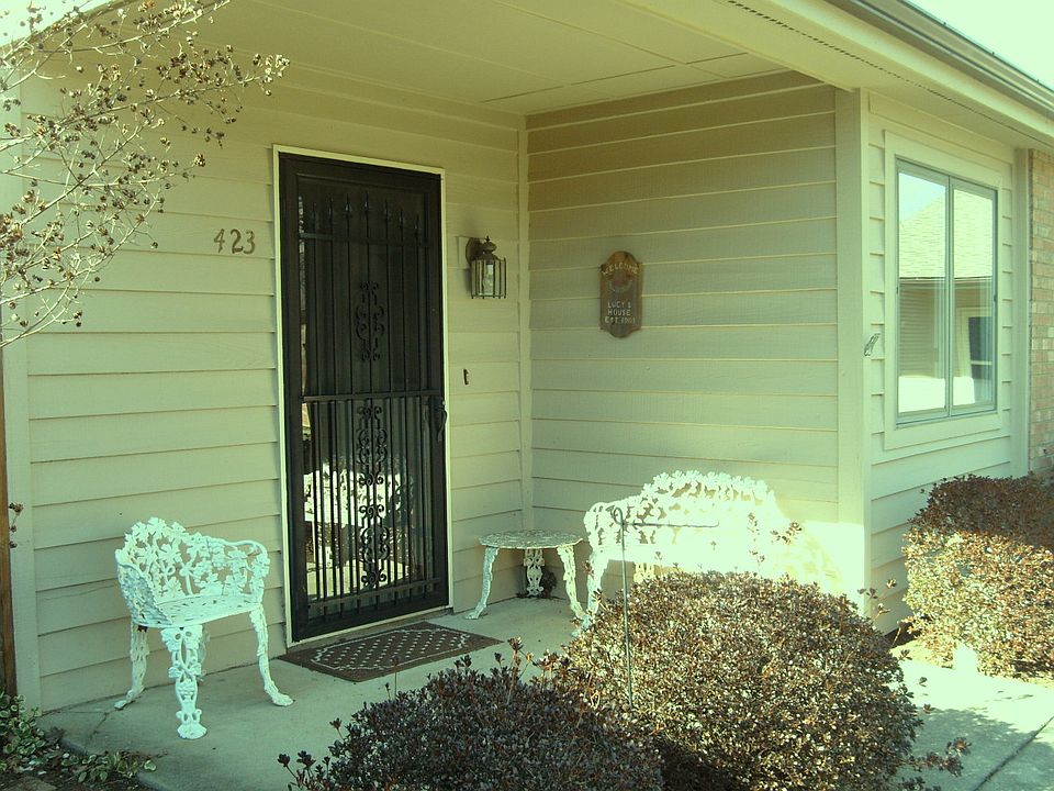1st image of 423 Windward Dr SW