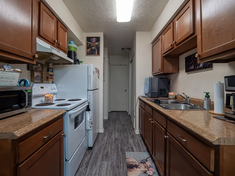 Allen Creek Apartments — Photo 68