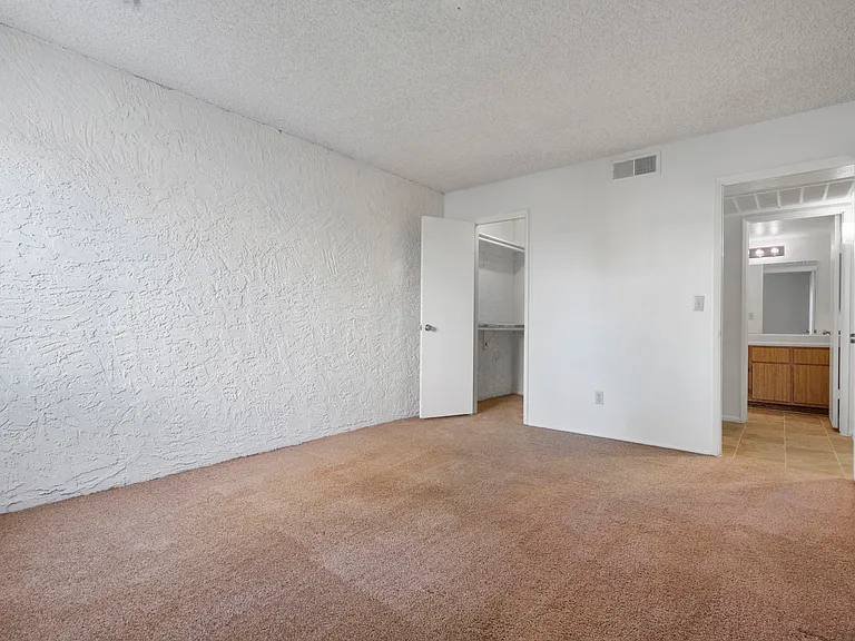 Townhomes on the Park Apartment Homes — Photo 26