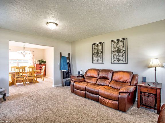 3rd image of 3115 S Man O War Ln