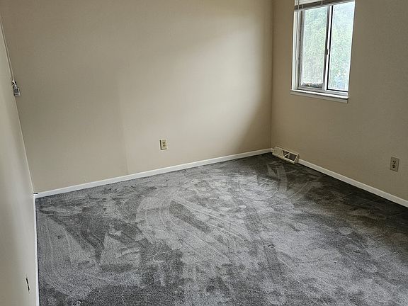 4th image of 994 Cornell Ct