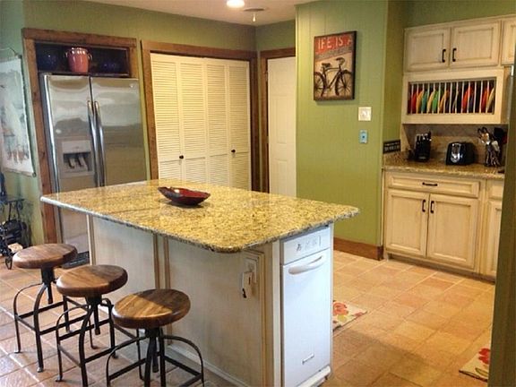 5th image of 1012 Kiowa Dr E