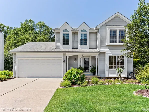 47138 Scarlet Dr S, Novi, MI 48374