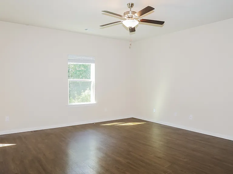732 Fitzroy Dr — Photo 2