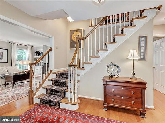 3rd image of 7101 Laketree Ct