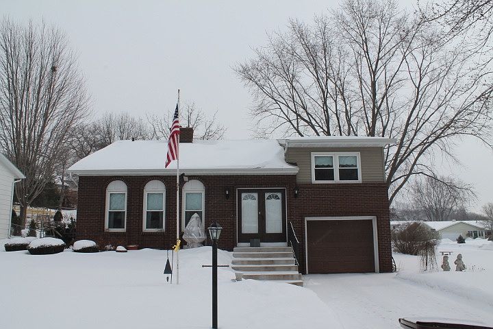 1st image of 600 13th Ave N