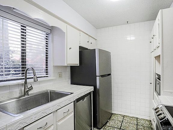 3rd image of 1401 N Pierce St #2