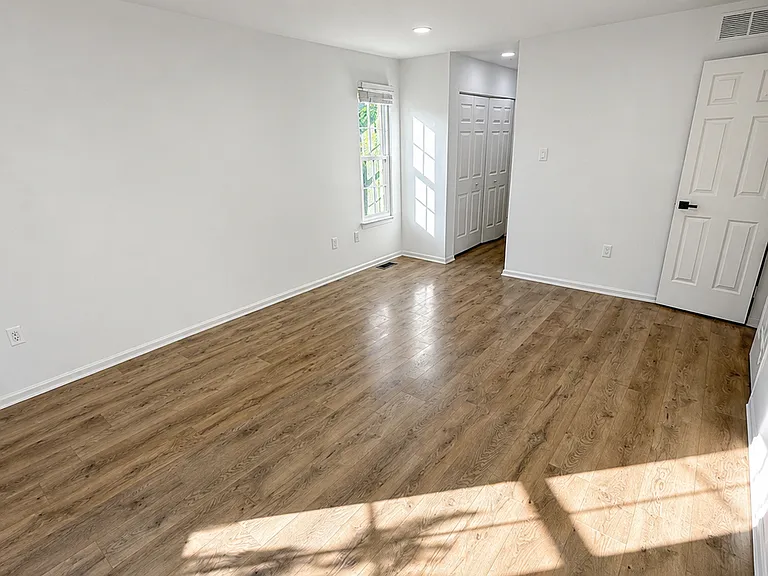 101 Laurel Cir — Photo 9