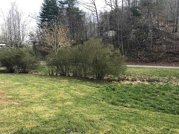 3rd image of 109 Lovely Mount Dr