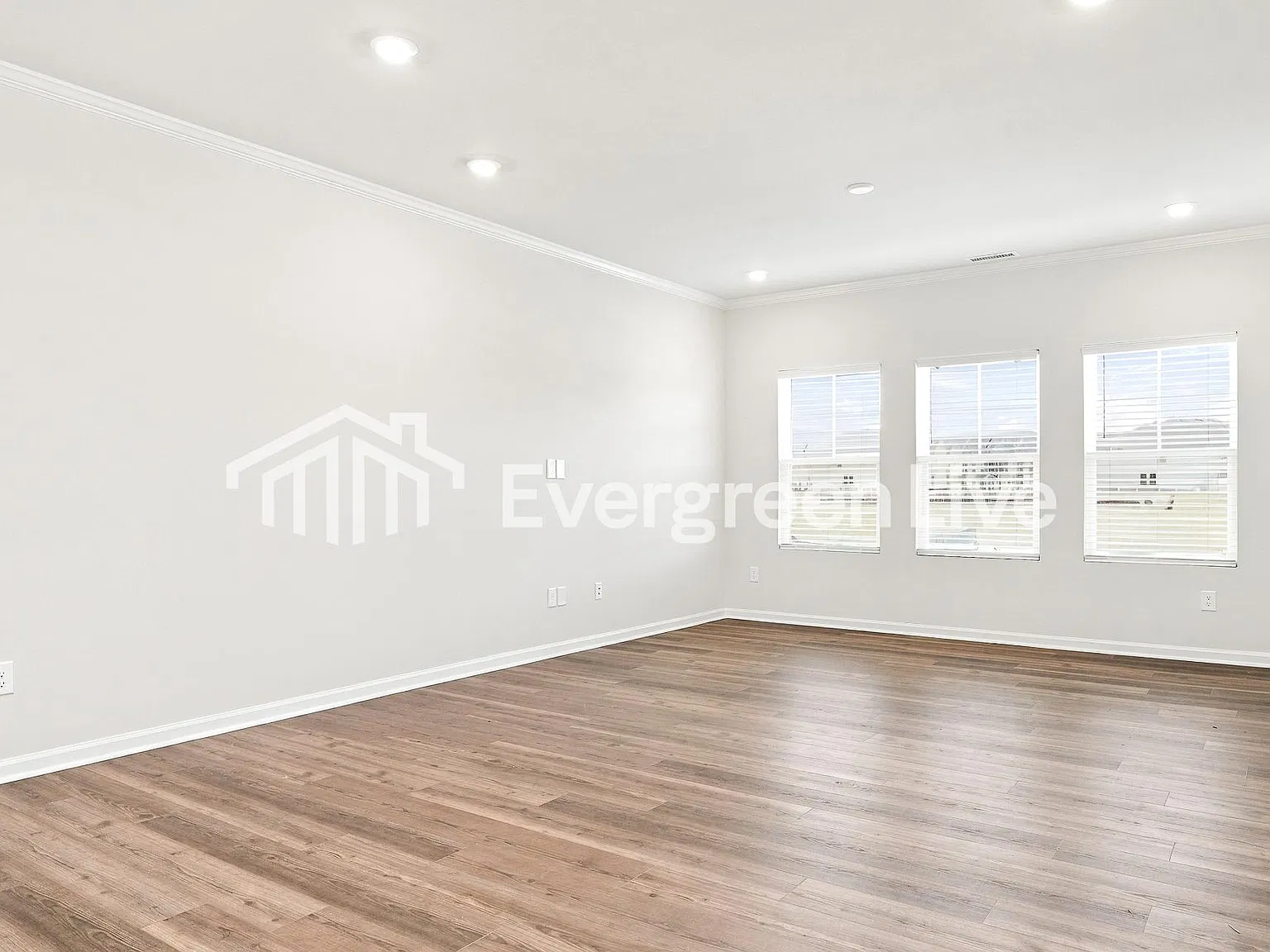3 bed, 3.0 bath, 1931 sqft, $1,995 — Photo 4