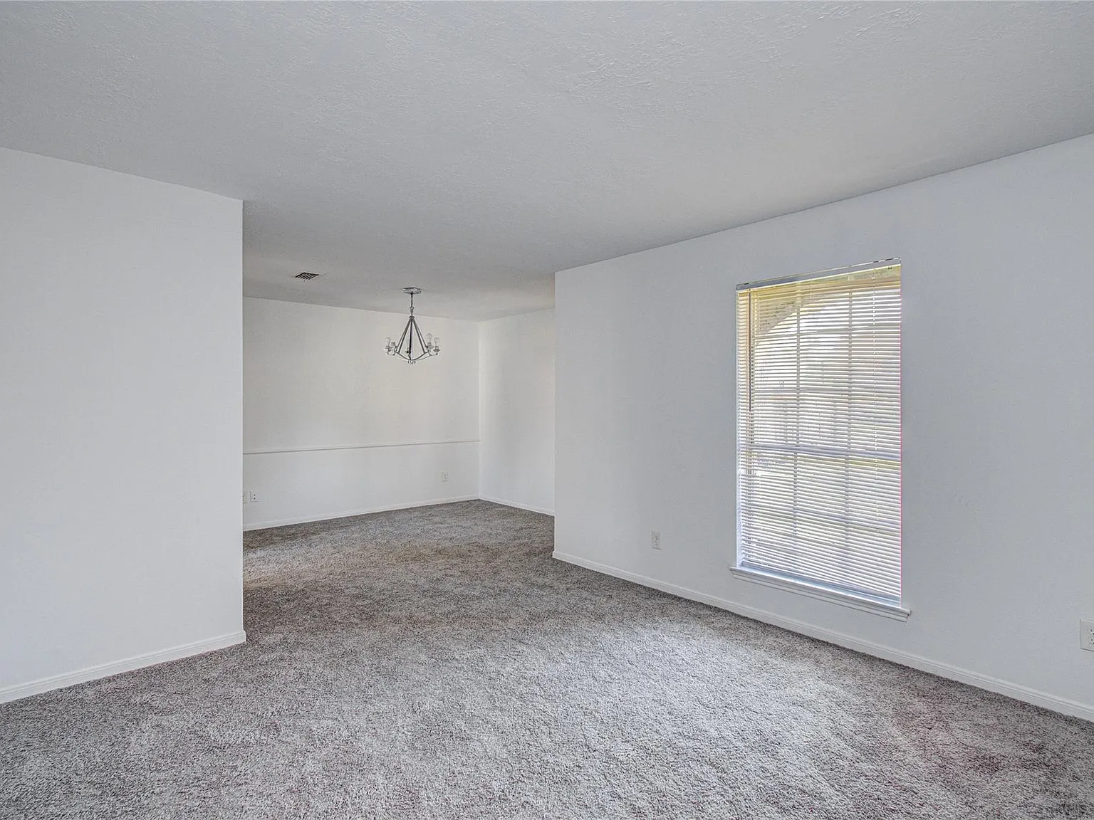 4 bed, 2.0 bath, 1772 sqft, $1,775 — Photo 3