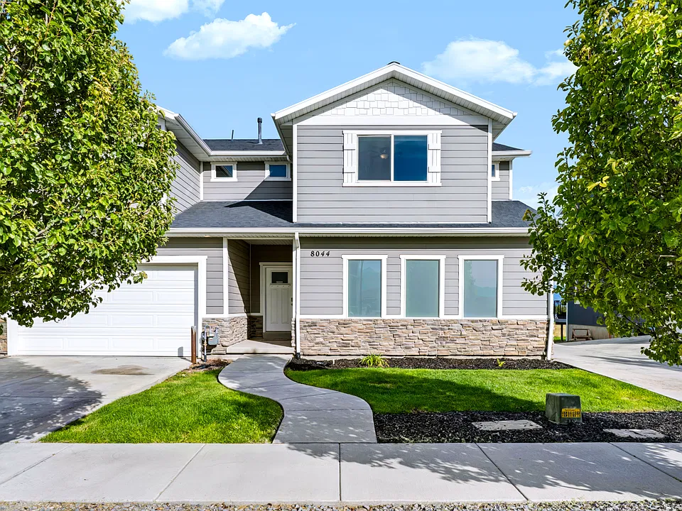 8044 N Clydesdale Dr