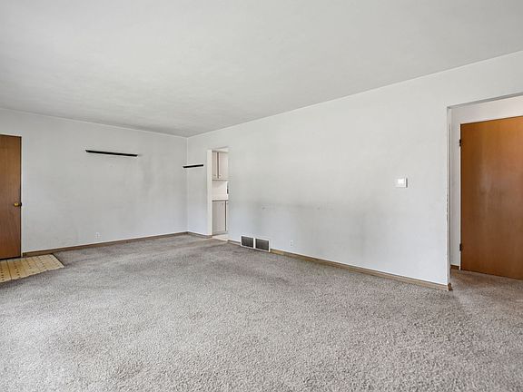 5th image of 550 E 28th Ave