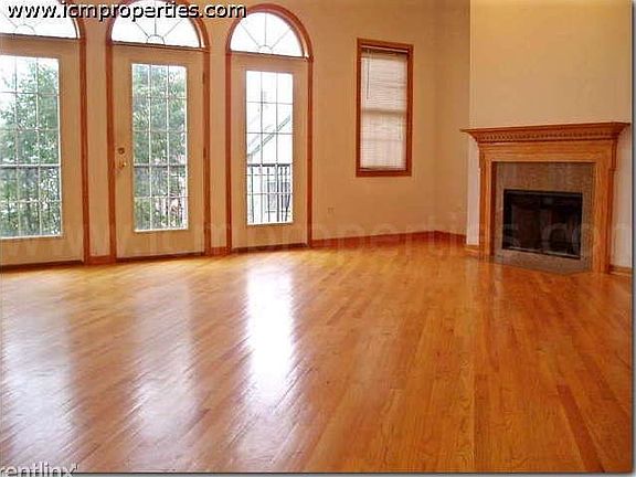 2nd image of 2531 N Southport Ave APT 2539-4N