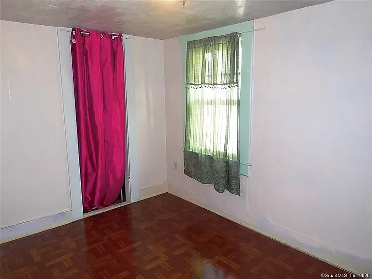 168 College St — Photo 2