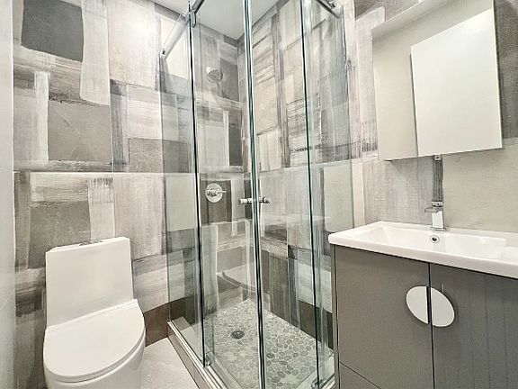 3rd image of 435 Dekalb Ave APT 3L