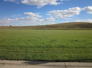 W Bay Rd, Lake park, IA 51347