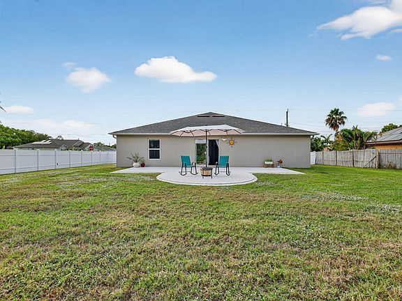 3rd image of 3002 SE East Blackwell Drive