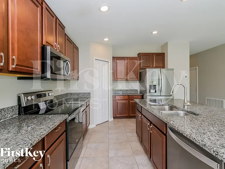 6117 Tremeza Pl — Photo 5