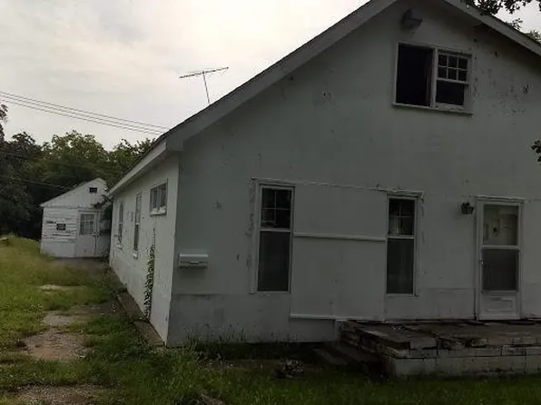 8641 Highland Ave, Kansas City, MO 64131