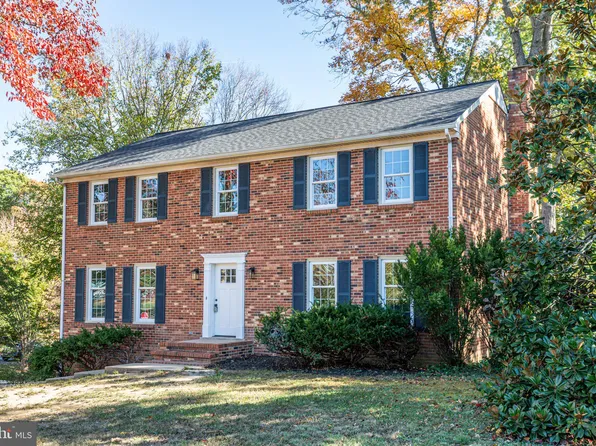 700 Winterberry Dr, Fredericksburg, VA 22405