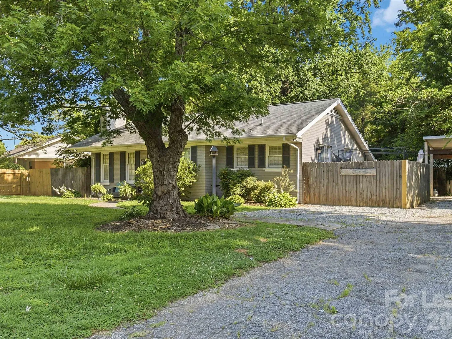 3 bed, 2.0 bath, $2,700 — Photo 2