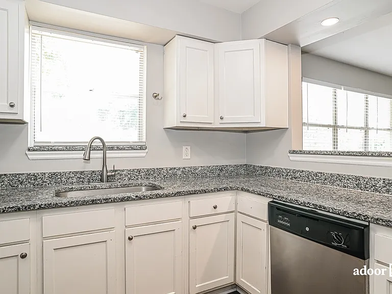 7720 Lazeau Dr — Photo 3