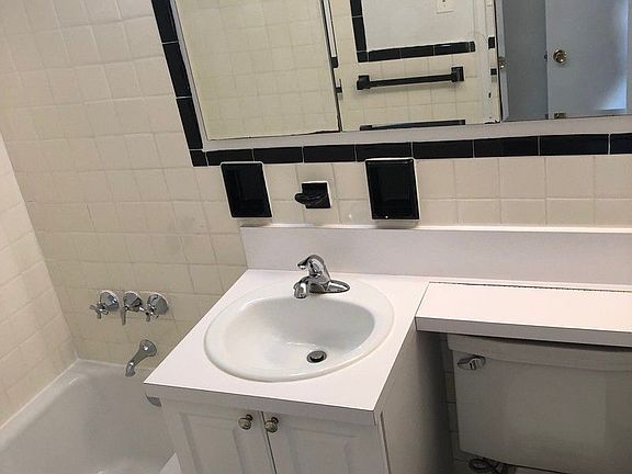 5th image of 345 W 58th St APT 10G