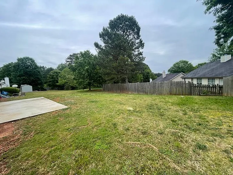 2379 Hillvale Cir — Photo 2